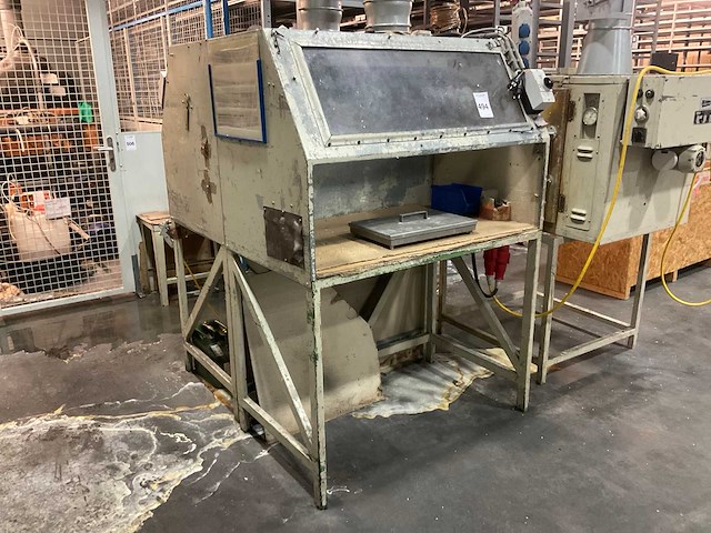 Bewerkingscabine met afzuiging (2x) - afbeelding 1 van  12