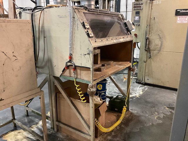 Bewerkingscabine met afzuiging (2x) - afbeelding 6 van  12