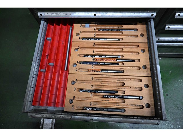 Bewerkingscentrum gereedschappen set inclusief 2 x 8-delige hagro gereedschapladenkast met inhoud - afbeelding 24 van  29