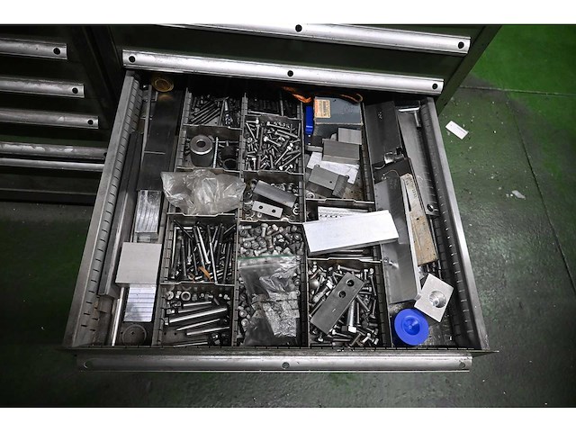Bewerkingscentrum gereedschappen set inclusief 2 x 8-delige hagro gereedschapladenkast met inhoud - afbeelding 16 van  29