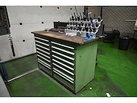 Bewerkingscentrum gereedschappen set inclusief 2 x 8-delige hagro gereedschapladenkast met inhoud