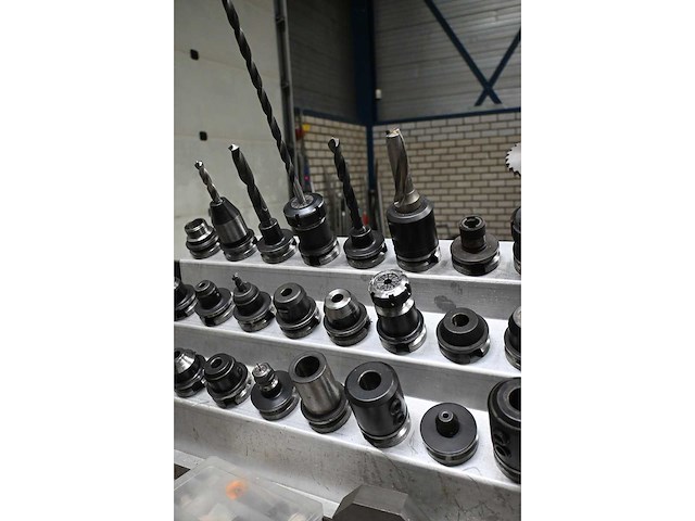 Bewerkingscentrum gereedschappen set inclusief 2 x 8-delige hagro gereedschapladenkast met inhoud - afbeelding 4 van  29