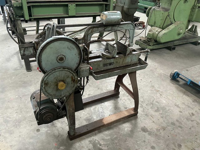 Bewo beugelzaagmachine vintage - afbeelding 1 van  10
