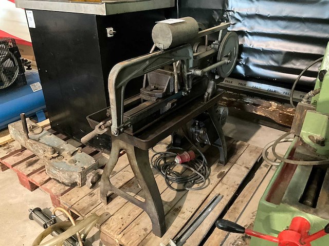 Bewo horizontale beugelzaagmachine - afbeelding 1 van  7