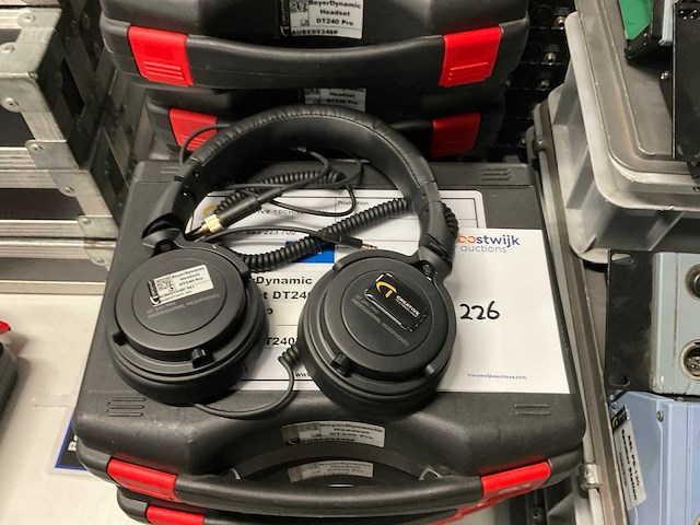 Beyer dynamics dt240 koptelefoon (4x) - afbeelding 1 van  4