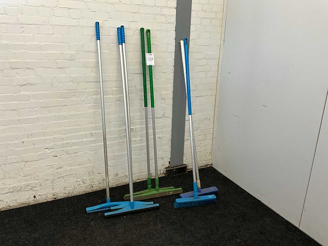 Bezems en trekkers (7x) - afbeelding 1 van  5