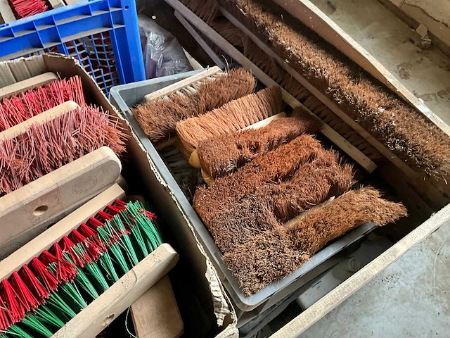 Bezems - afbeelding 3 van  5