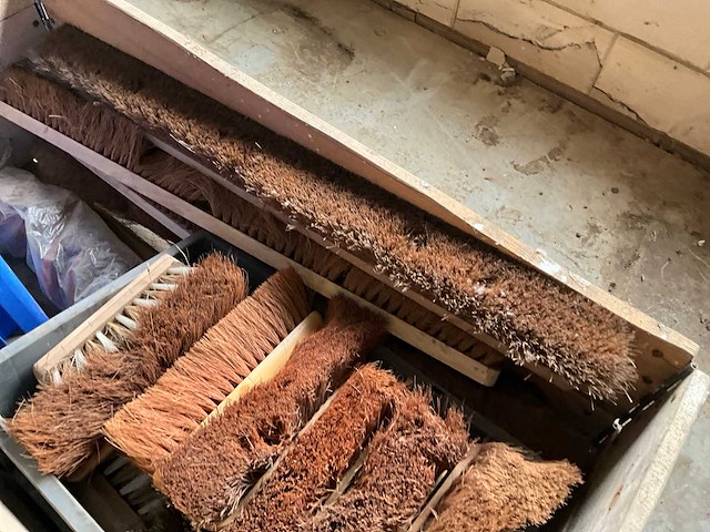 Bezems - afbeelding 4 van  5