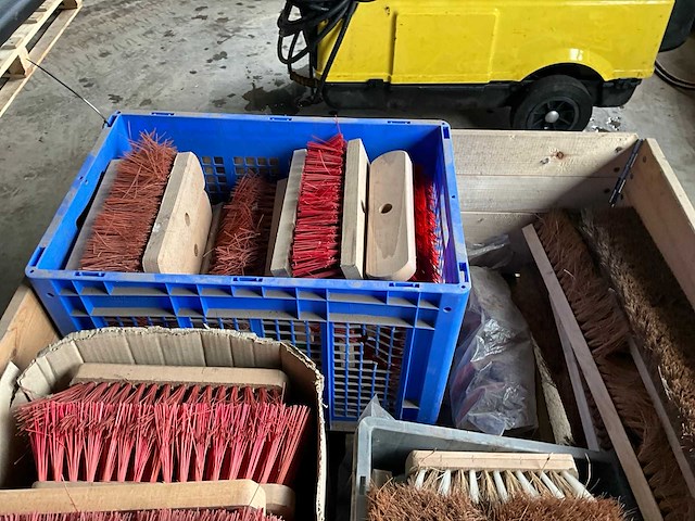 Bezems - afbeelding 5 van  5