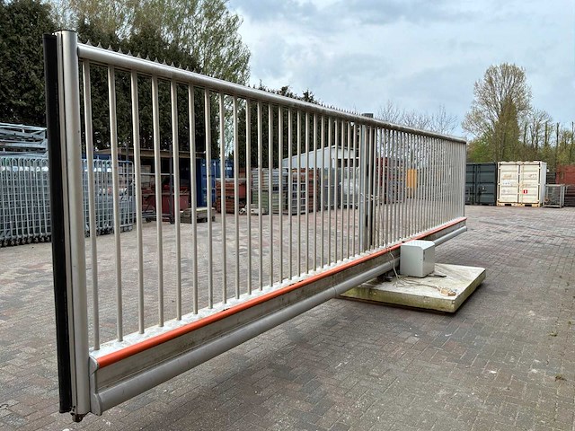 B&g elektrische aluminium schuifpoort 7.00m doorgang - afbeelding 4 van  9