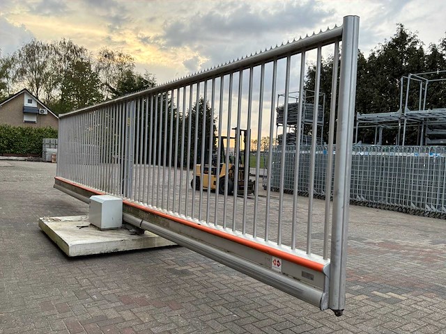 B&g elektrische aluminium schuifpoort - afbeelding 5 van  9