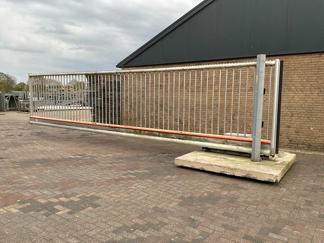 B&g elektrische aluminium schuifpoort - afbeelding 6 van  9