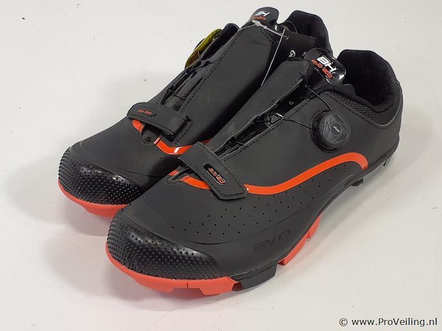 Bhbikes pro wielrenners schoenen evo 2.0 evo - maat 48 - afbeelding 1 van  4