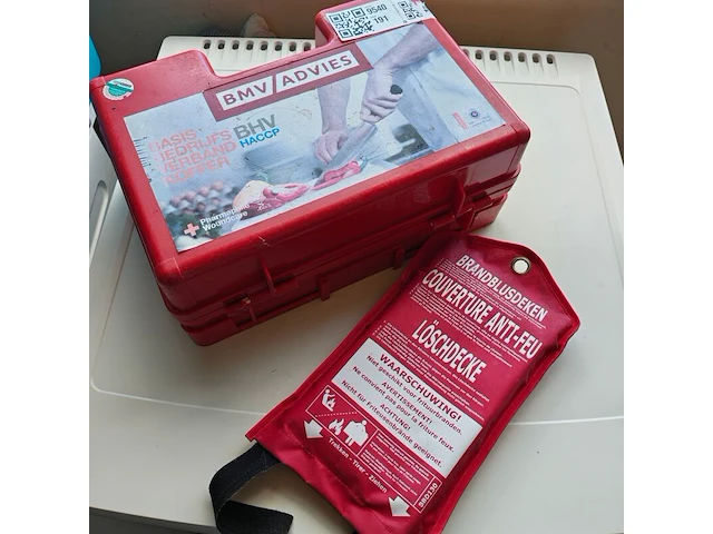 Bhv verband koffer met brand blusdeken - afbeelding 2 van  3