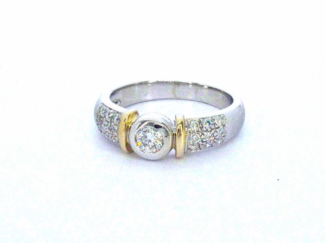 Bi-colour gouden ring met diamanten - afbeelding 3 van  9