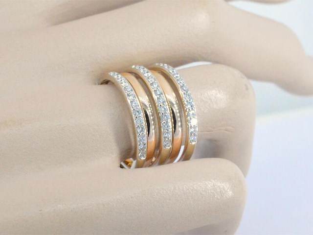 Bi-colour ring met briljant geslepen diamanten - afbeelding 2 van  7