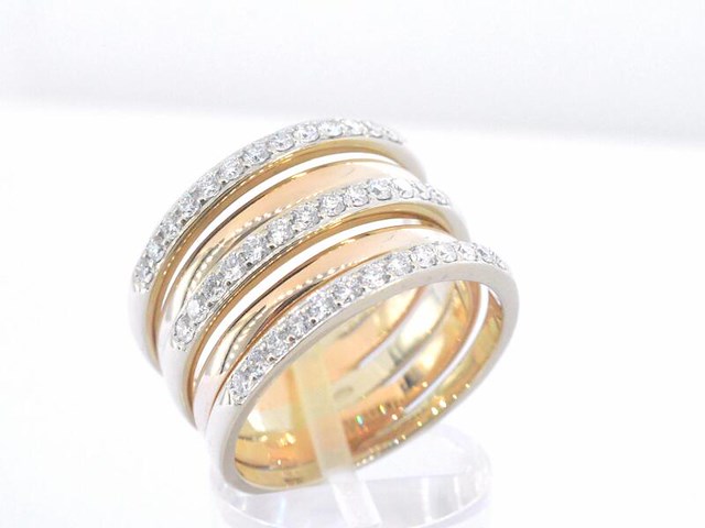 Bi-colour ring met briljant geslepen diamanten - afbeelding 3 van  7