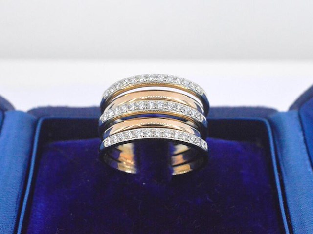 Bi-colour ring met briljant geslepen diamanten - afbeelding 5 van  7