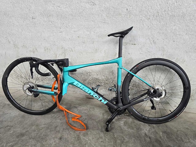 Bianchi - specialissma - pro ult di2p - racefiets - afbeelding 1 van  13