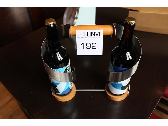 Bierdrager met 2 flessen speciaal bier dutch bargain scotch ale joly and happy 0,75l. - afbeelding 1 van  2