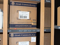 Bierflesdoppen/ kroonkurken in vijf dozen en zak in diverse kleuren. - afbeelding 1 van  4