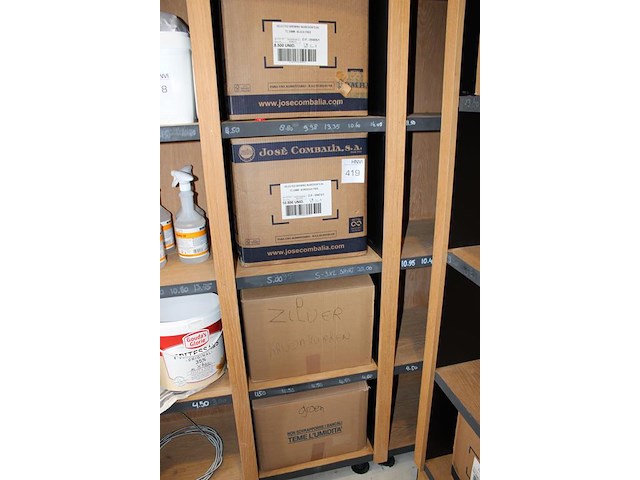 Bierflesdoppen/ kroonkurken in vijf dozen en zak in diverse kleuren. - afbeelding 2 van  4