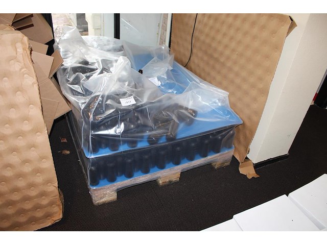Bierflessen 33 cl op aangebroken pallet. ruim 250 flessen. - afbeelding 1 van  3