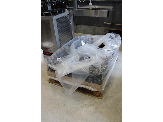 Bierflessen 75 cl op aangebroken pallet. ruim 100 flessen. - afbeelding 2 van  3
