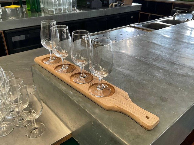 Bierglas op serveerplank - afbeelding 1 van  5