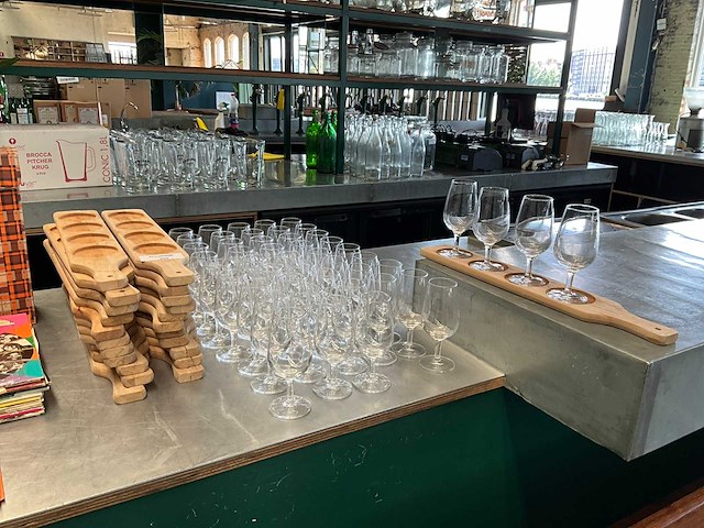 Bierglas op serveerplank - afbeelding 5 van  5
