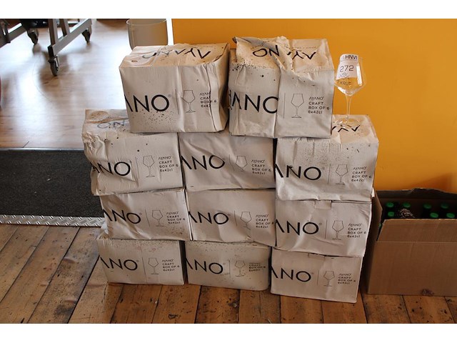 Bierglazen ayano craft in 11 dozen, glazen zijn voorzien van 't krut, let op dozen slecht, 66 glazen. - afbeelding 1 van  3