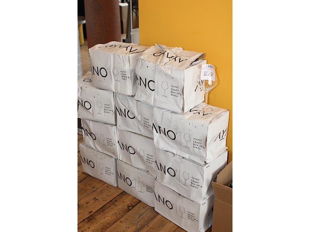 Bierglazen ayano craft in 11 dozen, glazen zijn voorzien van 't krut, let op dozen slecht, 66 glazen. - afbeelding 2 van  3