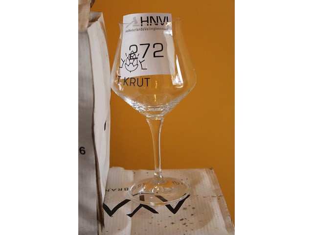 Bierglazen ayano craft in 11 dozen, glazen zijn voorzien van 't krut, let op dozen slecht, 66 glazen. - afbeelding 3 van  3