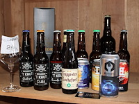 Bierpakket bestaande uit 14 speciaal bieren, 2 glazen en opener.
