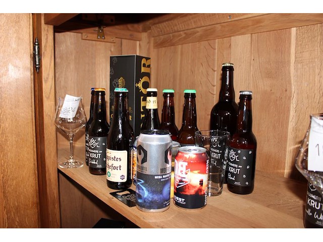 Bierpakket bestaande uit 14 speciaal bieren, 2 glazen en opener. - afbeelding 2 van  2