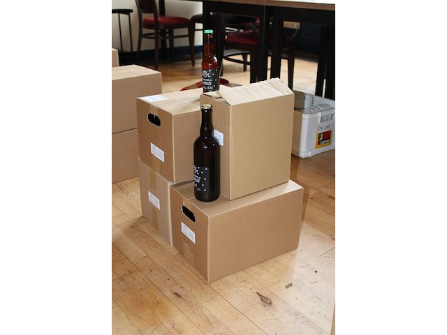 Bierpakket bestaande uit 24 flessen dubbel bier, 24 flessen fresh hop, 24 flessen blond bier en 6 grote fle... - afbeelding 2 van  4