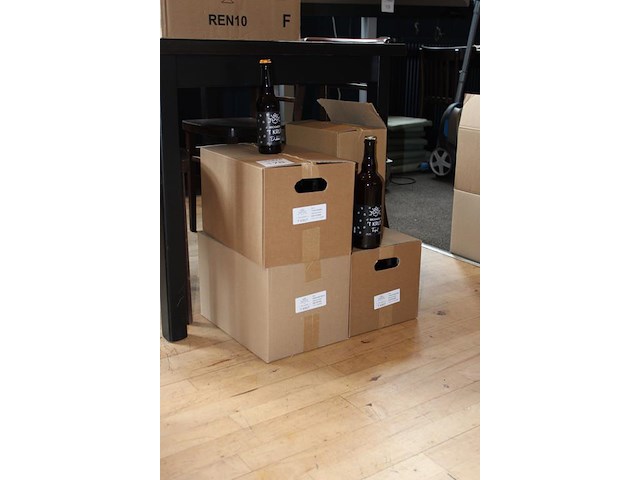 Bierpakket bestaande uit 24 flessen dubbel bier, 24 flessen fresh hop, 24 flessen blond bier en 6 grote fle... - afbeelding 2 van  4