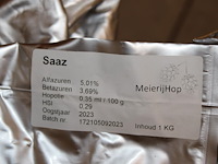 Bierproductie grondstoffen in koeling w.o. cascade, saaz, galaxy, talus en eldorado. - afbeelding 3 van  4