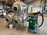 Biertank, koeler en vacuumpomp
