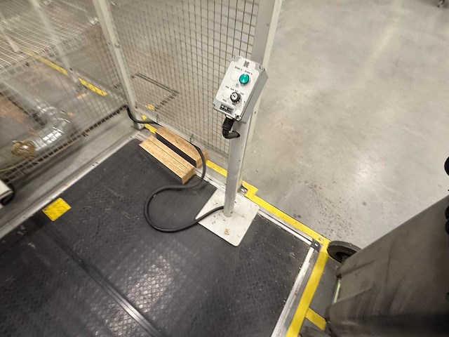 Biesse rover c3 cnc-freesmachine met becker vacuumpomp en console-tafel met pods - afbeelding 13 van  13