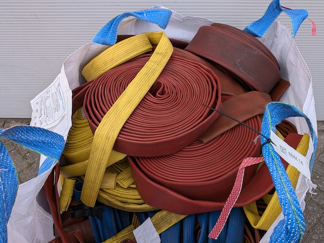 Big bag met partij diverse brandweerslangen - afbeelding 3 van  6