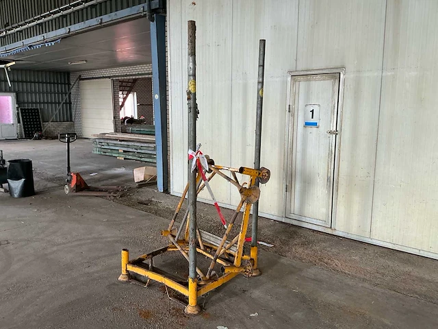Big bag vulstelling met 3 staanders – 1000 × 1000 × 2300 mm - afbeelding 3 van  5