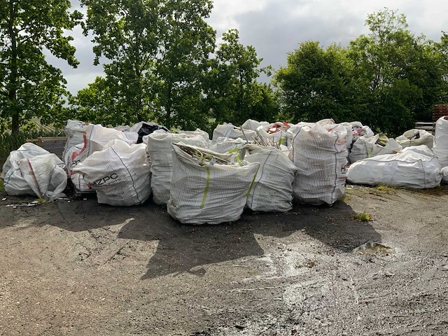Big-bags met restanten hout - afbeelding 2 van  6