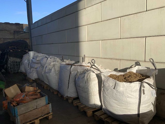 Bigbags met grondstoffen - afbeelding 1 van  6