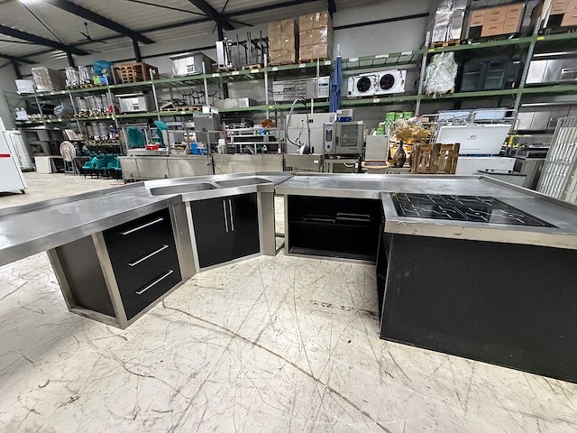 Bijkerk -rvs/trespa- keukenopstelling - afbeelding 3 van  12