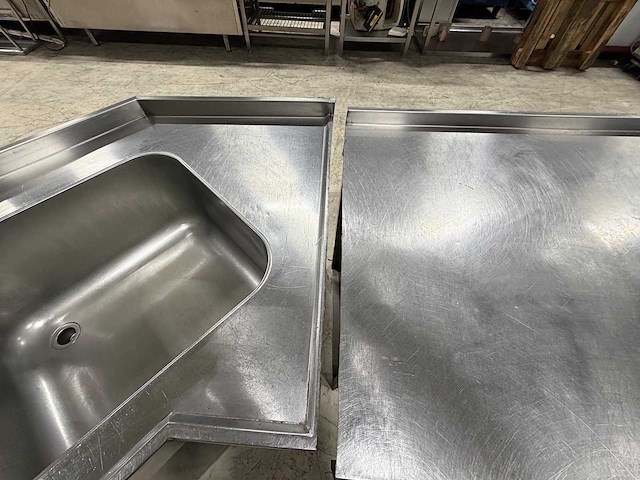 Bijkerk -rvs/trespa- keukenopstelling - afbeelding 4 van  12