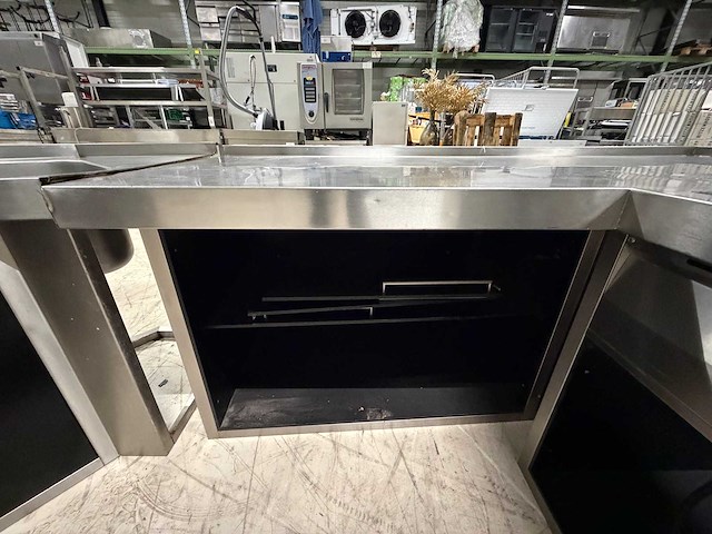 Bijkerk -rvs/trespa- keukenopstelling - afbeelding 12 van  12