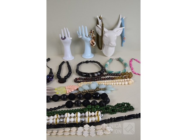 Bijouterie - afbeelding 1 van  5