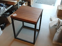 Bijzettafel met houten blad en afmeting 50 x 50 x 65 cm. - afbeelding 1 van  2