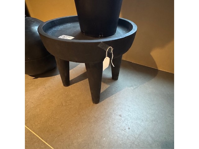 Bijzettafel met kunstplant en pot met deksel, raw interiors/colours&green - afbeelding 4 van  7